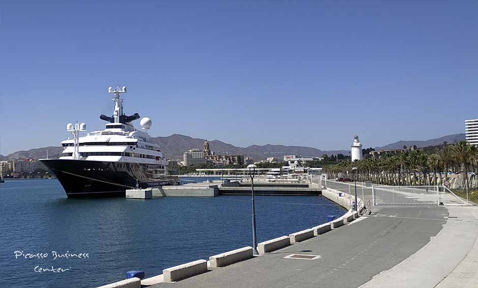 Superyacht småbåtshamn Malaga Marina 11 minuter med bil